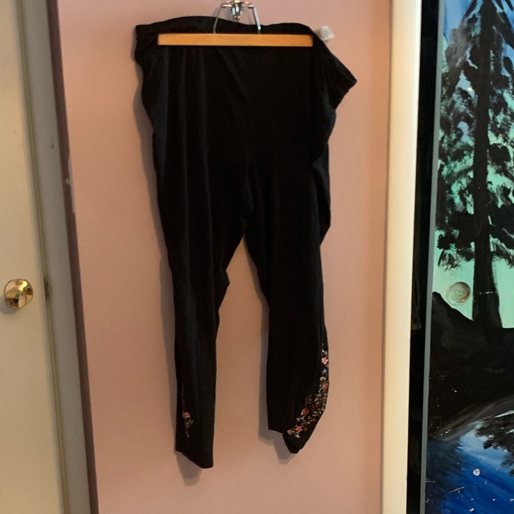 Style & Co. Embroidered black leggings